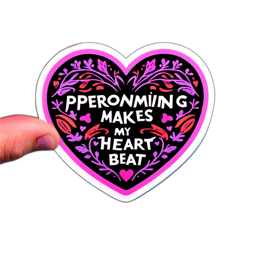 Mira ihmisten ympäröimänä, maisema loistaa